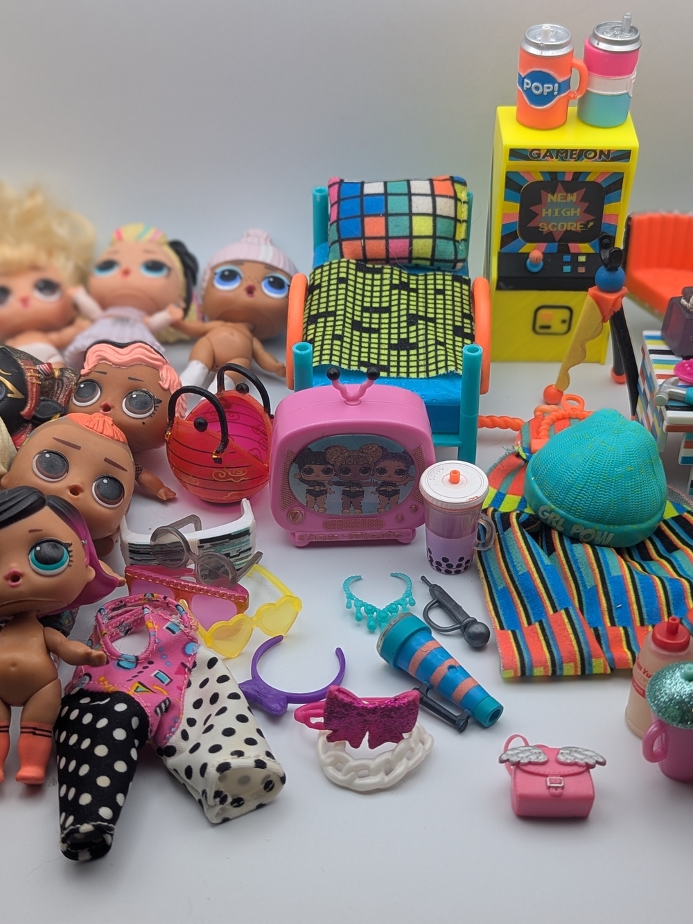 L.O.L. Surprise! Kids Toy Accessory Pack with Pink TV and Colorful Bed